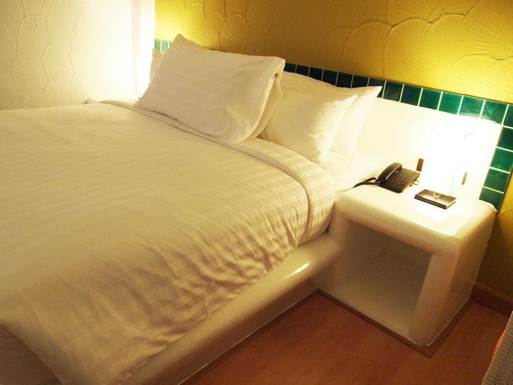 Panwa Beach Oyo 626 The Chalet Phuket Resort מראה חיצוני תמונה