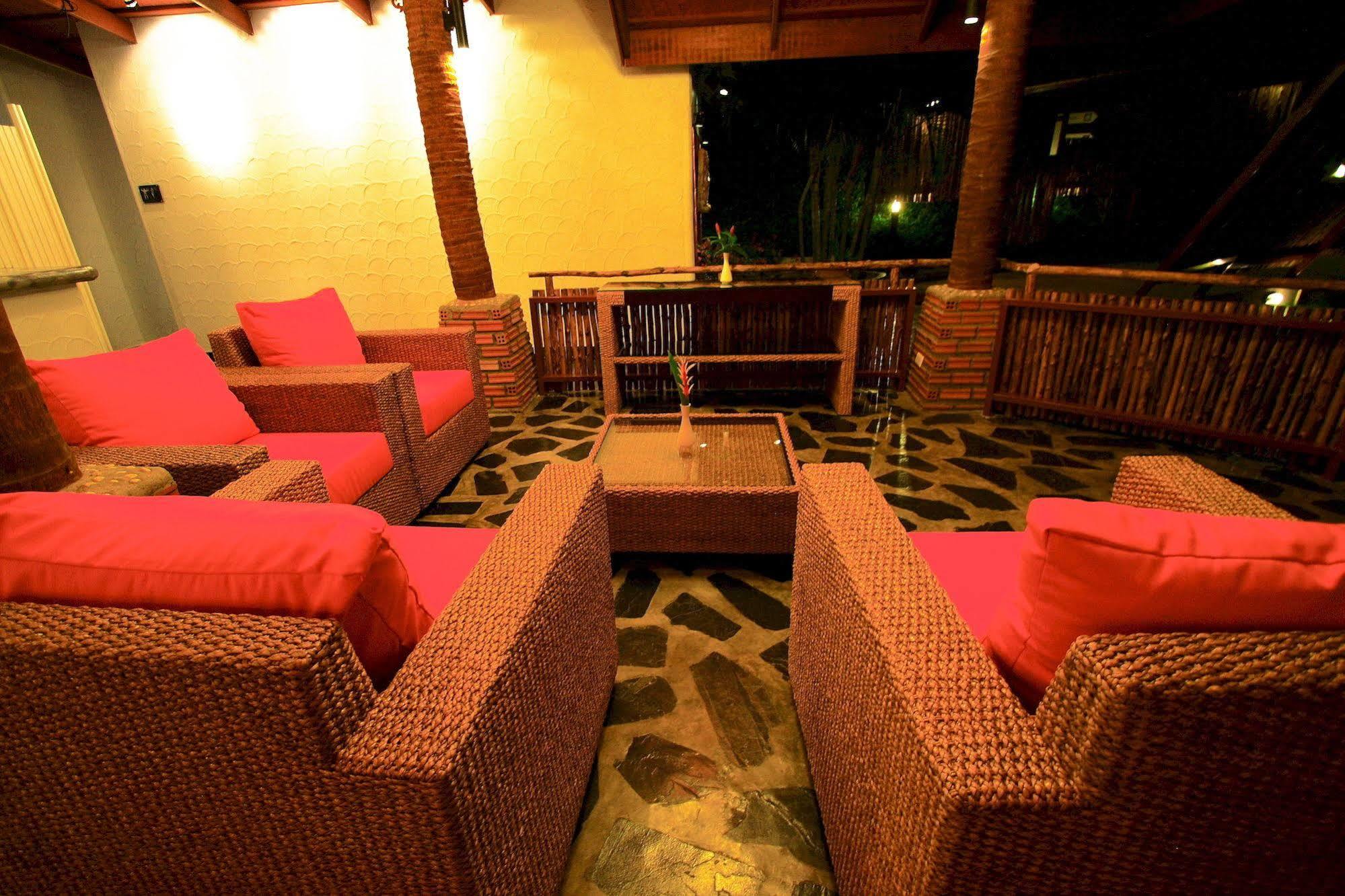 Panwa Beach Oyo 626 The Chalet Phuket Resort מראה חיצוני תמונה
